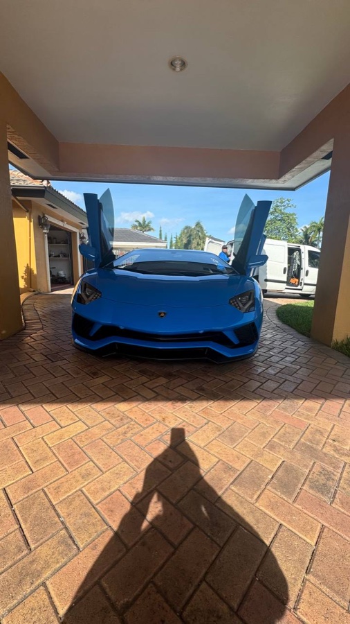 Lamborghini Aventador S scissor doors detail